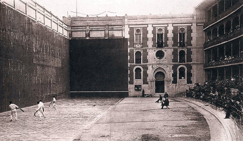 Polémica en torno a la cubierta del patio del frontón Beti-Jai en Madrid