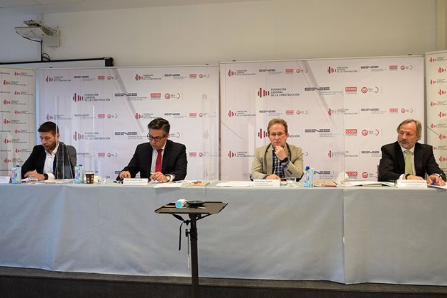 La construcción pide a los parados acceder a un sector tractor que necesita mano de obra cualificada