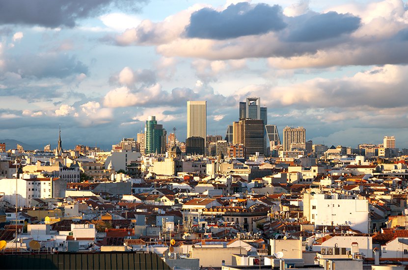 El precio medio de la vivienda baja en Madrid, pero aumenta en su área metropolitana