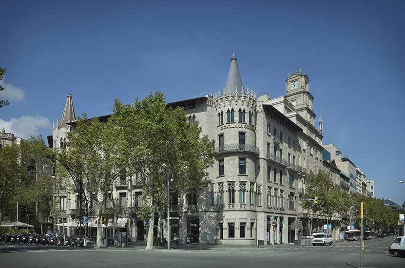 El Grupo Catalana Occidente alquila un local comercial de Paseo de Gracia a Adidas