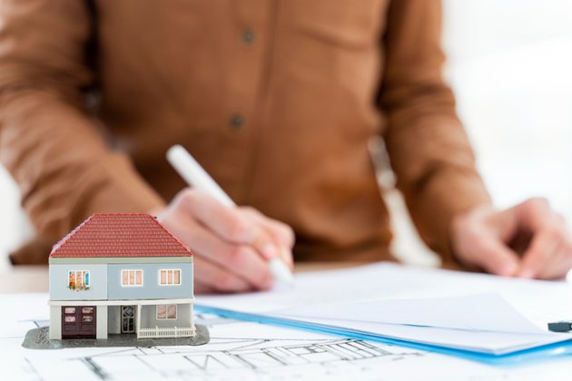 Las compraventas de vivienda caen mientras las hipotecas se estabilizan