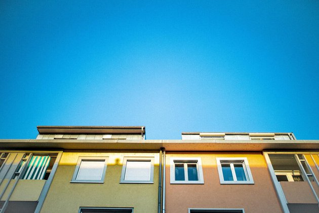 Las compraventas de viviendas inscritas caen un 5,7% interanual