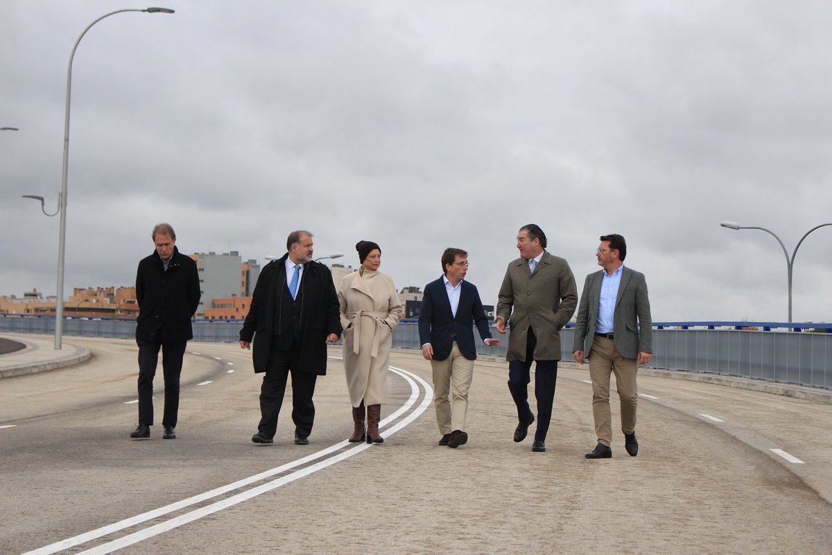 Martínez Almeida inaugura los puentes que unen Berrocales con Vallecas