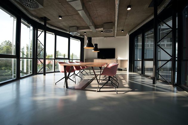 El 95% de los inquilinos de oficinas mantuvo sus espacios de trabajo abiertos durante 2020