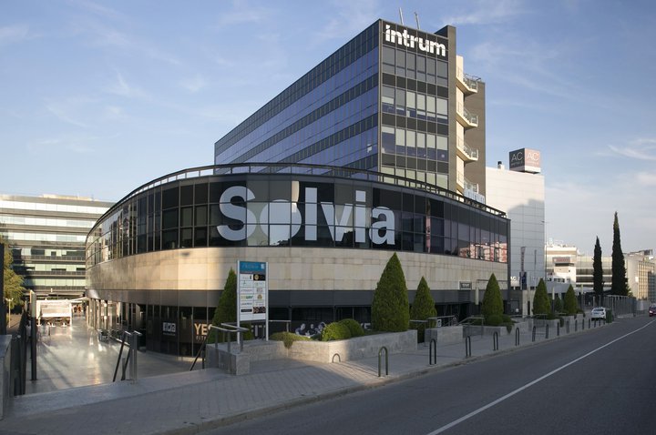 Intrum completa la adquisición de Solvia a Banco Sabadell