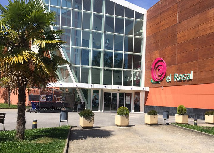 Centro comercial El Rosal, propiedad de Lar España