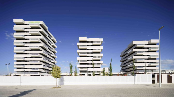 Los tres edificios que conforman de la promoción Tarsia de AEDAS Homes en Granada capital.