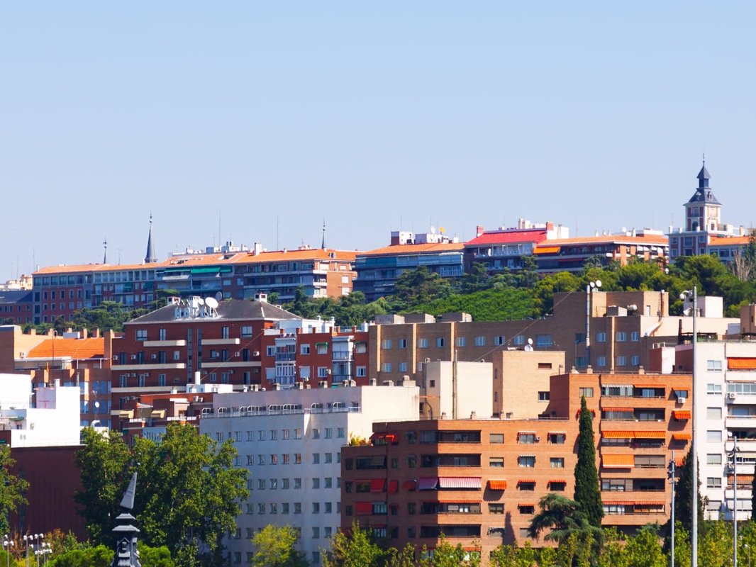 Madrid aprueba el plan especial que permitirá impulsar viviendas protegidas al aplicar las medidas del Gobierno regional