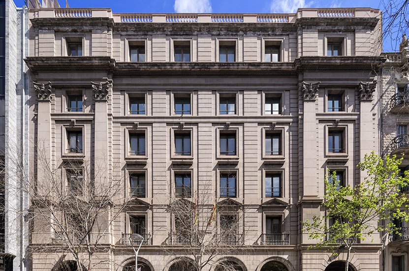 AXA vende una cartera de ocho edificios de oficinas en Barcelona a KanAm Grund por más de 100 millones