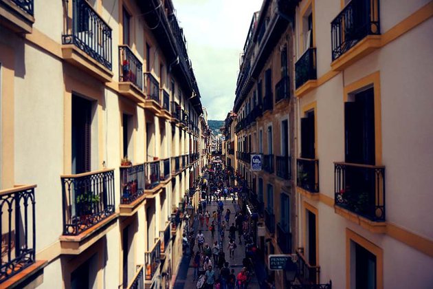 Las pernoctaciones extrahoteleras moderan su caída hasta el 21,8% anual