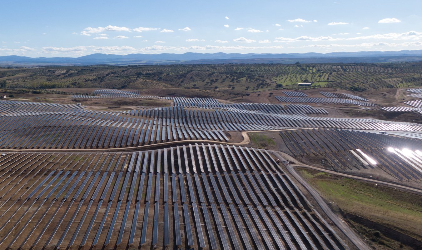 DWS adquiere una cartera de activos solares de X-ELIO en España