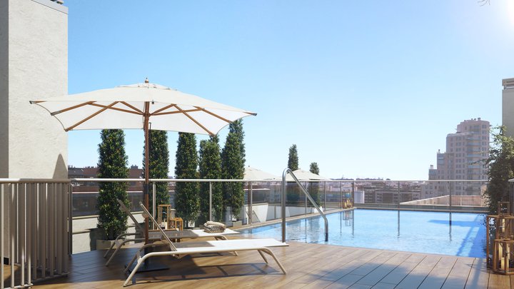 Piscina comunitaria en la azotea de la nueva promoción Comte de Aedas Homes en el barrio Nuevo Patraix en Valencia.