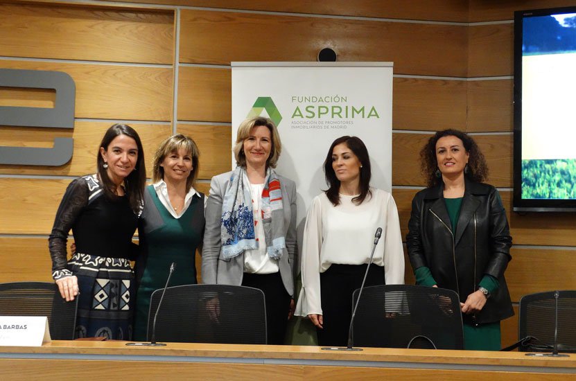 ASPRIMA propone para intensificar la presencia de mujeres en el sector que el marco jurídico que asegura la paridad se traslade a la realidad social