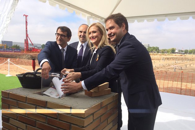 Cristina Cifuentes asiste al acto de primera piedra del centro comercial Open Sky de Torrejón de Ardoz