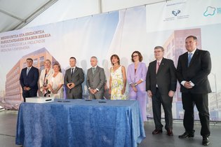 EBA y Ferrovial colocan la primera piedra de la Facultad de Medicina y Enfermería de la UPV-EHU