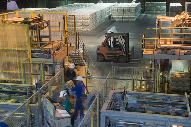 La crisis económica podría acabar con más de medio millar de fabricantes de materiales de construcción