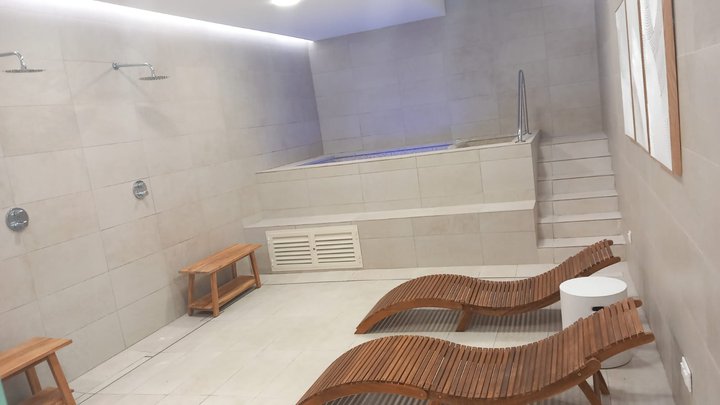 Sauna y jacuzzi de la promoción Mara Views de AEDAS Homes en el nuevo barrio de Alicante