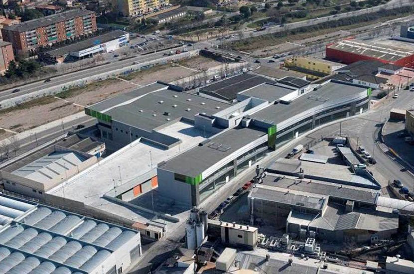 Solvia cierra la venta de once naves de uso industrial y logístico en Barcelona