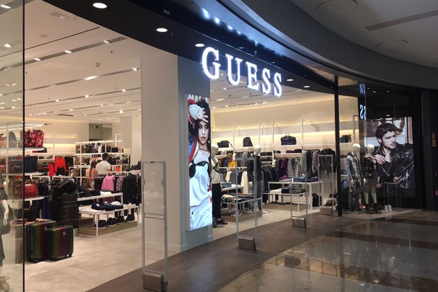 klépierre iberia trae la firma de moda estadounidense Guess a Plenilunio