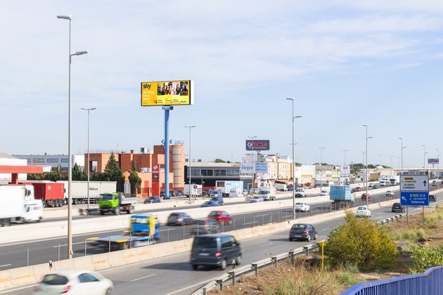 Cómo los propietarios pueden beneficiarse de tener una valla digital en su terreno