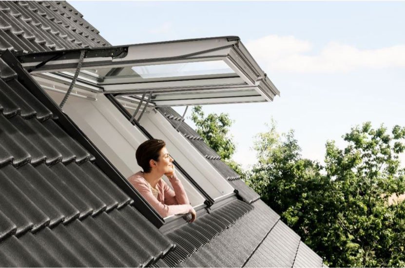 VELUX lanza su nueva ventana de tejado proyectante Velux Integra