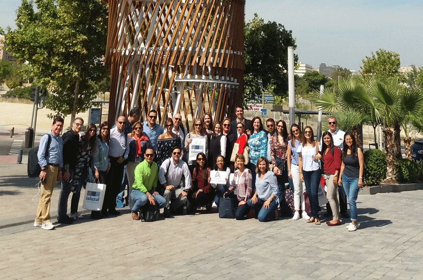 Una delegación de empresas  colombianas visita centros comerciales de España