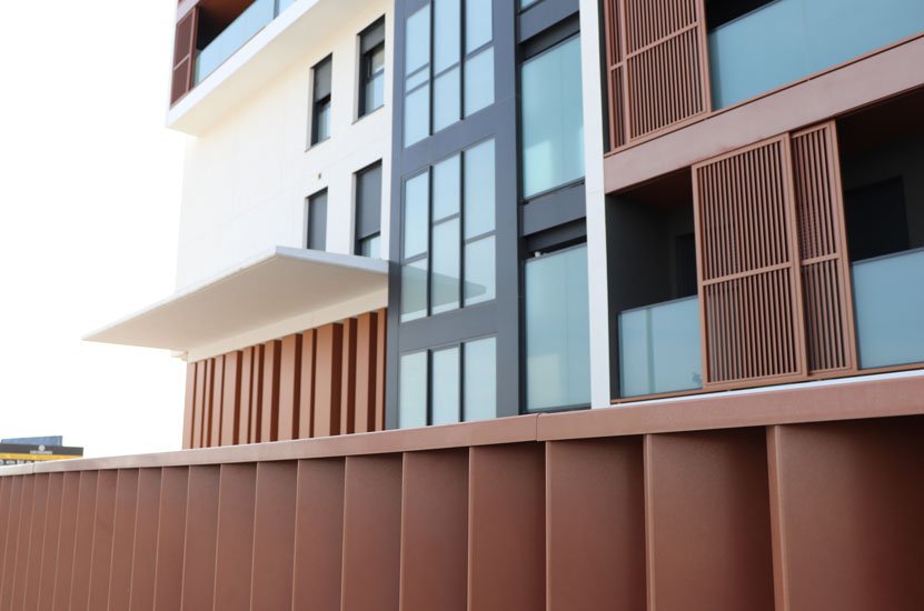 El precio de la vivienda en las capitales y grandes ciudades españolas baja 3,4 % interanual