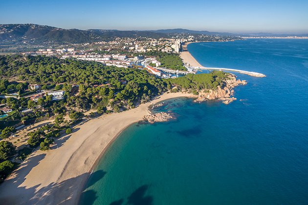 aCapital gestiona la venta de una parcela de 4.800 m² en Playa de Aro a Kronos por 14,5 millones