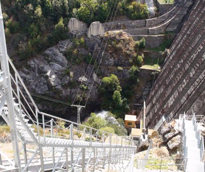 ELEVADORES Ascensor inclinado de ThyssenKrupp en la Presa de Chandreja (Galicia)