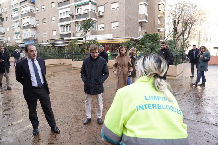 El alcalde de Madrid, el delegado de Medio Ambiente y la concejala de Moratalaz visitan Las Lonjas