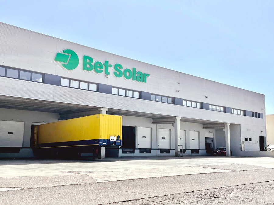 La distribuidora fotovoltaica Bet Solar alquila una nave logística en Riba-roja