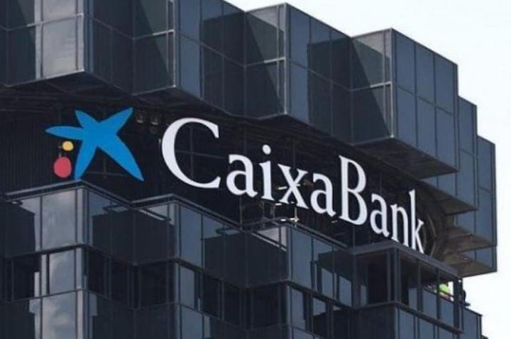 Azora gestionará la cartera de activos en alquiler de CaixaBank