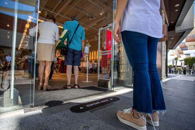 Los centros y parques comerciales llevan cerrados en Cataluña 153 días