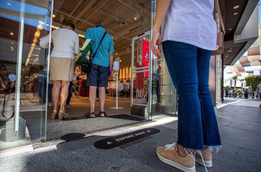 Los centros y parques comerciales llevan cerrados en Cataluña 153 días