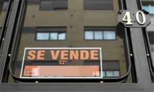 La compraventa de vivienda se reactiva en las comunidades donde más bajan los precios