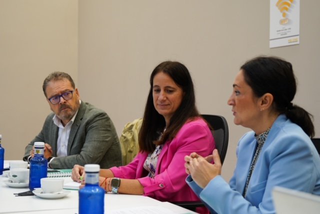 Javier Zamorano, senior architect de VIAIV Gloval Retail Architects, junto con Cristina Rodríguez y Alicia Corrales