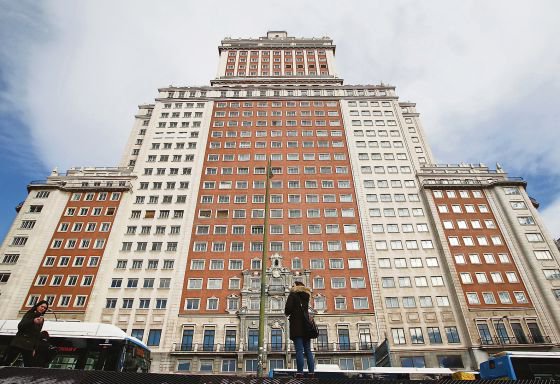 Banco Santander vende el Edificio España de Madrid por 265 millones al magnate chino Wang Jianli