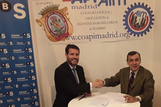 El COAPI de Madrid y Banco Sabadell firman un convenio de colaboración para dar soporte a los profesionales