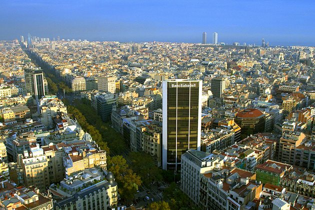 Hines adquiere la torre del Banco Sabadell en Barcelona