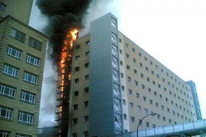 Seguridad contra incendios en hoteles: los expertos recomiendan instalar rociadores automáticos