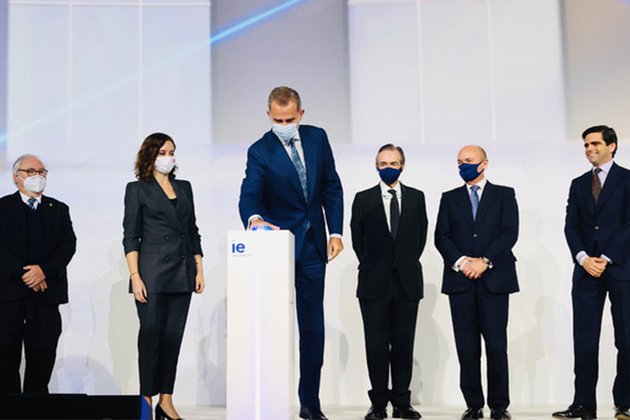 El Rey inaugura IE Tower, un campus de 180 metros de altura sede de IE University