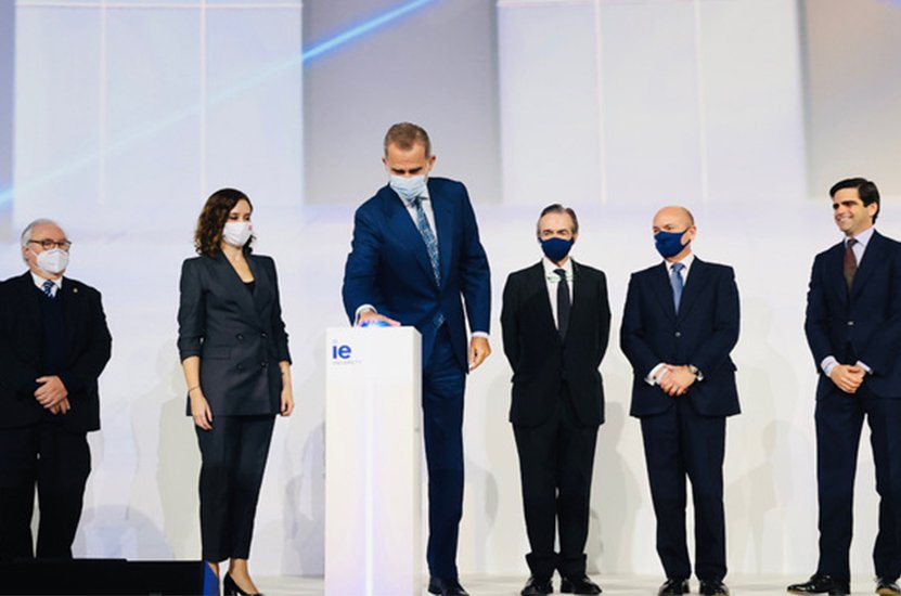 El Rey inaugura IE Tower, un campus de 180 metros de altura sede de IE University