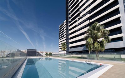 Stoneweg vende las viviendas de una de sus torres residenciales en Madrid