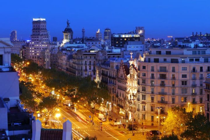 El Paseo de Gracia de Barcelona, la calle comercial más cara de España.