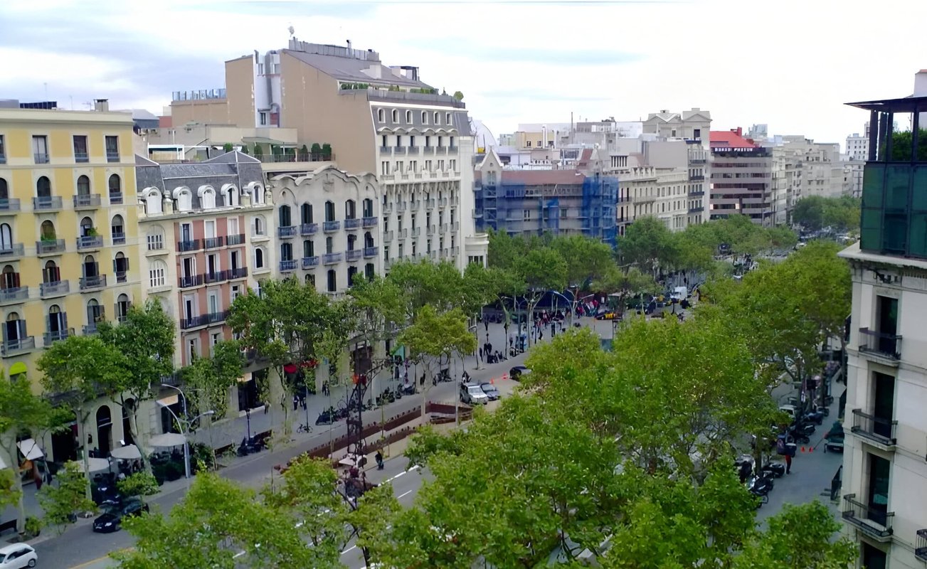 Passeig de Gràcia se mantiene como la calle comercial más cara de España