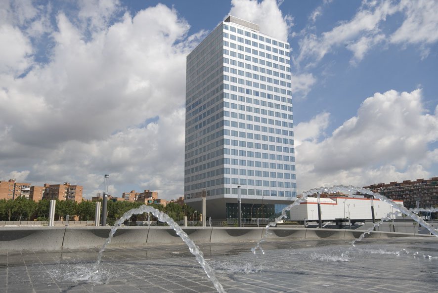 Iberdrola Inmobiliaria alquila a DENTSPLY Sirona Iberia 1.200 m2 de oficinas en el edificio Torre Auditori del complejo Porta Firal, en Barcelona