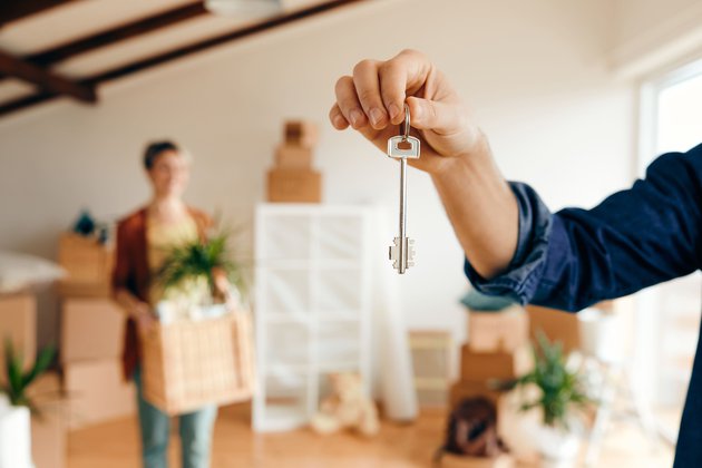 La compraventa de viviendas desciende un 9,8%, según los registradores