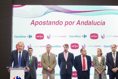 El centro comercial Carrefour San Pablo inaugura sus instalaciones tras una completa renovación