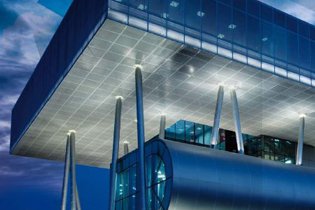 PRODUCTOS Y MATERIALES: Reynaers Aluminium presenta una nueva edición de su catálogo “Arquitectura en aluminio”