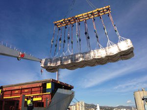 EMPRESAS: FYM-Italcementi aplica en el Puerto de Málaga un sistema innovador que permite cargar 2.000 toneladas de cemento al día en sacos